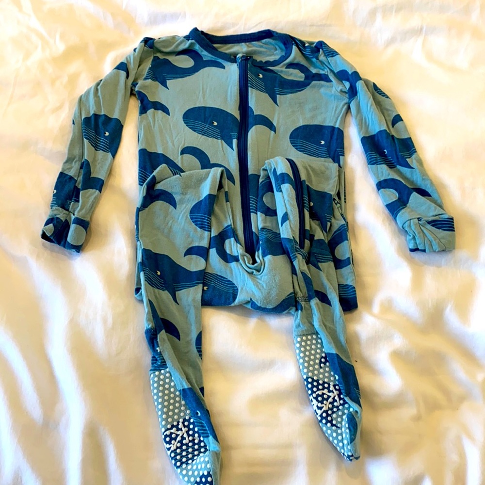 4T KicKee Pants zip up pajamas